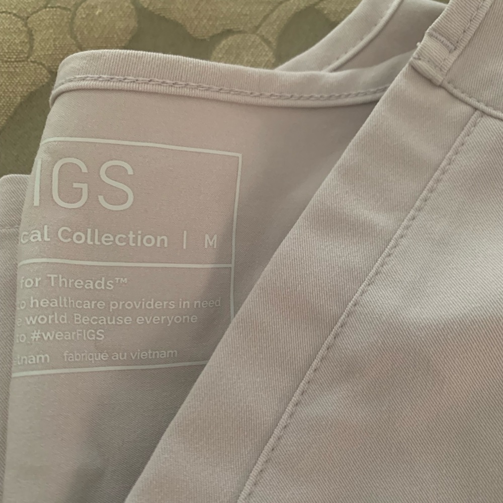 Figs scrub top